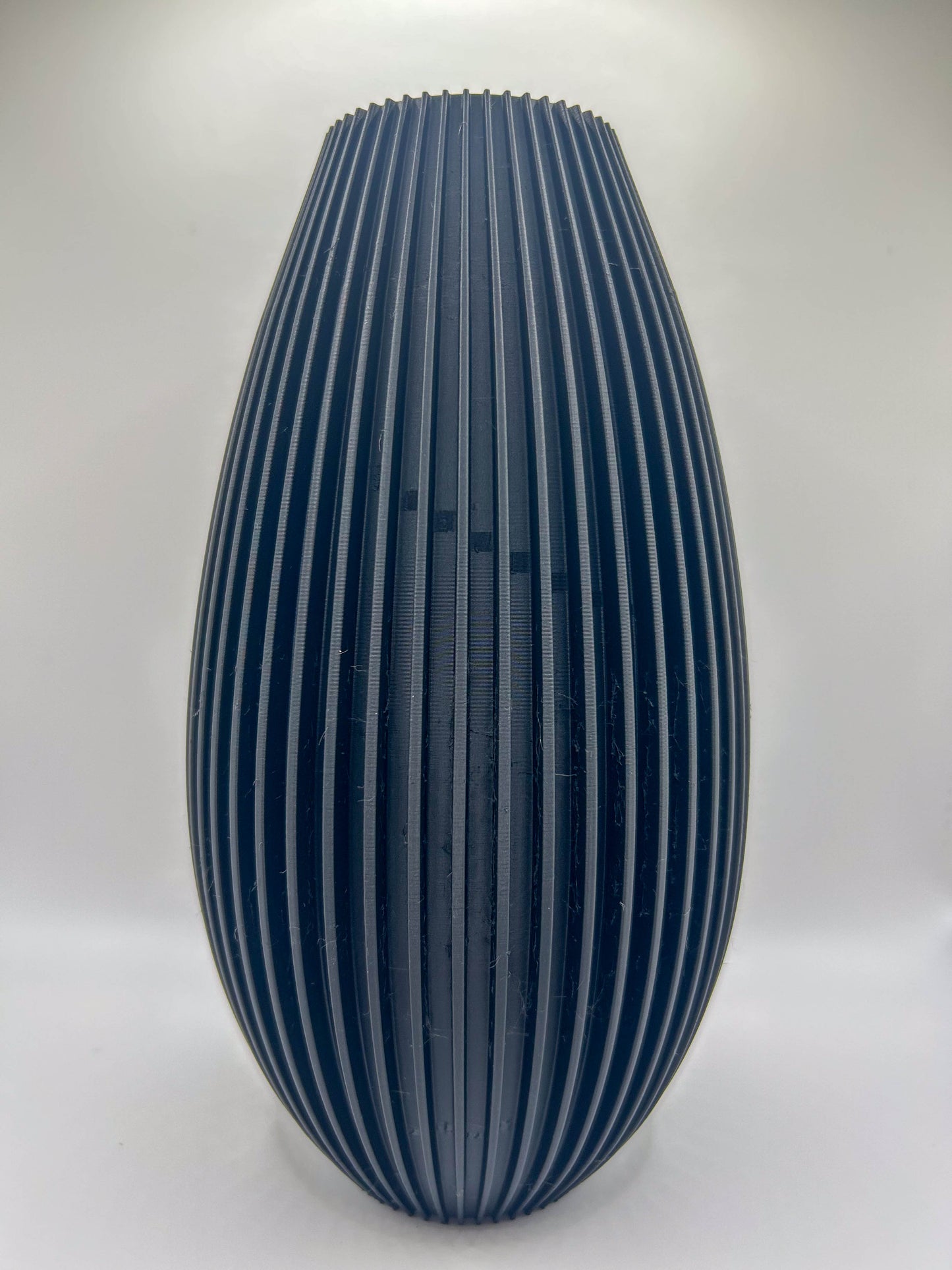 Moderne vaas met ribbel